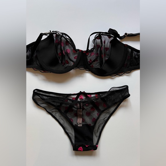 NWT VS bra panty set embroidered hearts valentine 32DD/34C Small - Picture 4 of 5